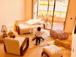 Квартира, 2 спальни в аренду в Na Menara Gueliz, Marrakech Tensift Al Haouz appartement neuf, moderne à louer meublé, de 3 pièces, avec belle terrasse vue sur le lac, situé au golf prestigia