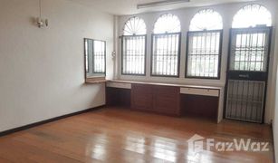 4 Bedrooms Townhouse for sale in Din Daeng, Bangkok 