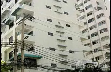 Inthamara Place in Sam Sen Nai, Bangkok