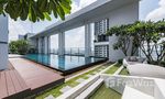 Piscine commune at Rhythm Sathorn - Narathiwas