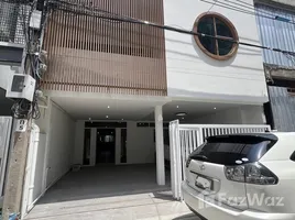 4 Schlafzimmer Reihenhaus zu vermieten in Bangkok, Phra Khanong Nuea, Watthana, Bangkok