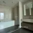 1 chambre Condominium à louer à , Khlong Ton Sai