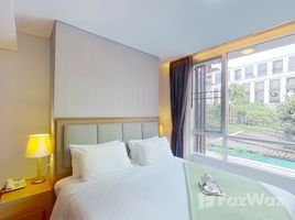 1 спален Кондо в аренду в S1 Executive Residence , Khlong Tan Nuea