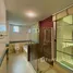 3 спален Кондо в аренду в Citi Smart Condominium, Khlong Toei