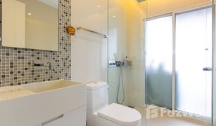 Кондо, Студия на продажу в Khlong Toei Nuea, Бангкок The Room Sukhumvit 21