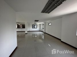 5 спален Здания целиком for rent in Airport Rail Link Station, Бангкок, Bang Lamphu Lang, Кхлонг Сан, Бангкок