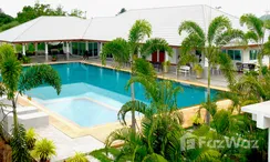 Фото 3 of the Communal Pool at Natural Hill 2