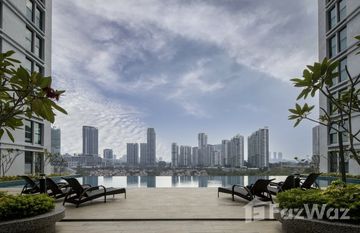 Sunway Waterfront Residence in Damansara, 셀랑 고르