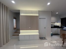 在Eigen Premium Townhome租赁的4 卧室 联排别墅, Prawet