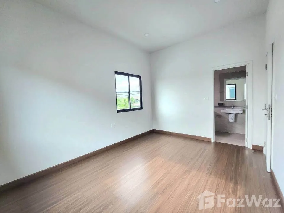 4 Bedroom House for sale at Grand Britania Krungthepkreetha-Suvarnabhumi — photo 5