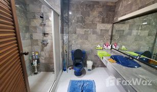 5 Bedrooms Townhouse for sale in Chantharakasem, Bangkok 
