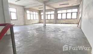 Studio Reihenhaus zu verkaufen in Khlong Ton Sai, Bangkok 