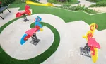 Детская площадка на открытом воздухе at Siri Place Pattanakarn