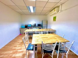 125 кв.м. Office for rent at Sukhumvit Suite, Khlong Toei Nuea