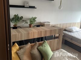 Студия Кондо в аренду в Life Sukhumvit 62, Bang Chak