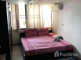 1 Bedroom Condo for sale in Si Phraya, Bangkok Nawarat Mansion