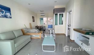 4 Schlafzimmern Reihenhaus zu verkaufen in Surasak, Pattaya Golden Town Wanghin-Taeng On