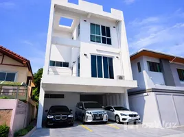 ทาวน์เฮ้าส์ 5 ห้องนอน ให้เช่า ในทำเล ห้วยขวาง, กรุงเทพมหานคร, ห้วยขวาง, ห้วยขวาง
