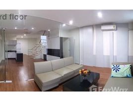 272.67 m² Office for sale at Ratchadakarn, Sam Sen Nok, Huai Khwang, Bangkok