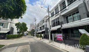 3 Bedrooms Townhouse for sale in Suan Yai, Nonthaburi Baan Klang Muang Ratchada-Wongsawang