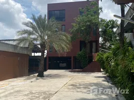 840 제곱미터입니다 Office for rent in FazWaz.co.kr, 뱅 차크, Phra Khanong, 방콕, 태국