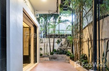 Fusion-Khmer townhouse in an urban oasis for rent $650/month in Chakto Mukh, 金边