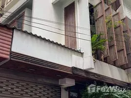 2 Schlafzimmer Reihenhaus zu verkaufen in Bang Rak, Bangkok, Si Lom, Bang Rak, Bangkok
