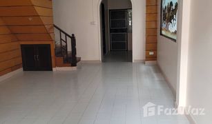 3 Bedrooms Townhouse for sale in Tha Raeng, Bangkok 