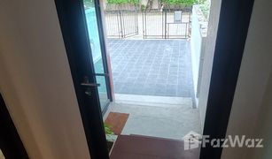 曼谷 Bang Kho Baan Klang Muang Sathorn-Taksin 2 3 卧室 联排别墅 售 