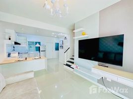 3 Schlafzimmer Reihenhaus zu verkaufen im Baan Pruksa Boonsampan - Central Pattaya, Nong Prue