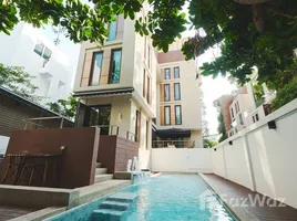 4 Bedroom Townhouse for sale at Baan Lux-Sathon, Chong Nonsi
