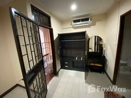 Студия Таунхаус for rent in Sam Sen Nai, Пхая Тхаи, Sam Sen Nai