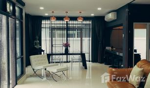 Дом, 5 спальни на продажу в Bang Chan, Бангкок The Ozone Panya Indra