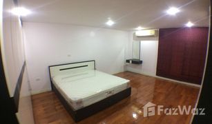 1 Bedroom Condo for sale in Sam Sen Nai, Bangkok Green Peace Mansion