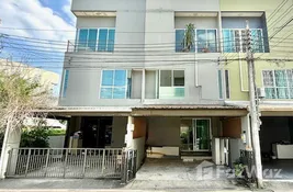 3-комн. Таунхаус на продажу в PATIO Phatthanakan 32 , Бангкок, Таиланд