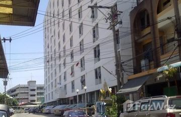 Eua Amornsuk in Khlong Toei, Bangkok
