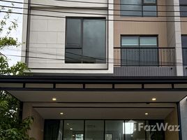 บ้านเดี่ยว 4 ห้องนอน ให้เช่า ในโครงการ เฮดควอเทอร์ส เอกมัย-ลาดพร้าว, พลับพลา