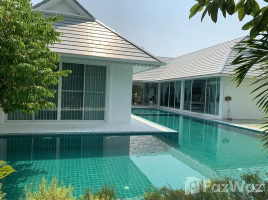 Häuser mit Blick auf den Pool kaufen in Maha Sarakham - FazWaz.de