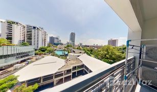 3 Schlafzimmern Wohnung zu verkaufen in Khlong Tan Nuea, Bangkok Royal Castle