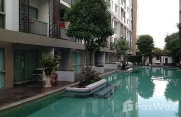 Ruenrudee Condominium in Khlong Toei Nuea, Bangkok
