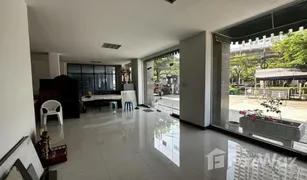 5 Bedrooms Whole Building for sale in Bang Lamphu Lang, Bangkok 