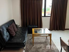 1 спален Квартира в аренду в Mall Suite Serviced Apartment, Khlong Chan