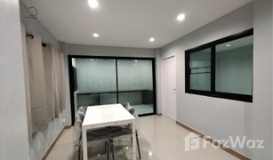 4 Bedrooms Townhouse for sale in Bueng Yi Tho, Pathum Thani Phraemaphon Place