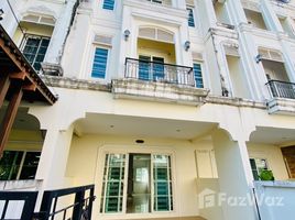 3 Bedroom Townhouse for sale at Urban Sathorn, Bang Chak