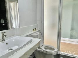 1 спален Кондо в аренду в D65 Condominium, Phra Khanong Nuea, Щаттхана