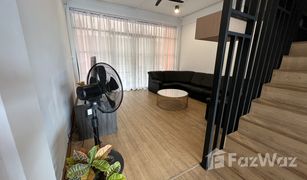 4 Bedrooms Townhouse for sale in Somdet Chaophraya, Bangkok 