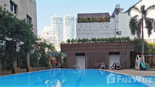 图片 1 of the Communal Pool at Grandville House Condominium