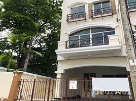 3 chambre Maison de ville à louer à , Hua Mak, Bang Kapi, Bangkok, Thaïlande