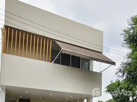 วิลล่า 5 ห้องนอน ให้เช่า ในโครงการ คอร์ทยาร์ด วิลล่า พระราม 9-วงแหวน, สะพานสูง