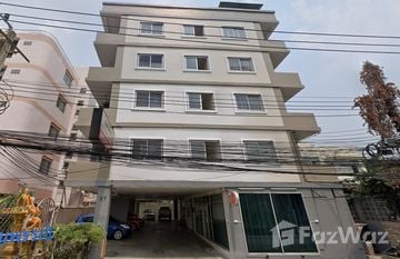 Baan Punnee Apartment in ลาดพร้าว, กรุงเทพมหานคร